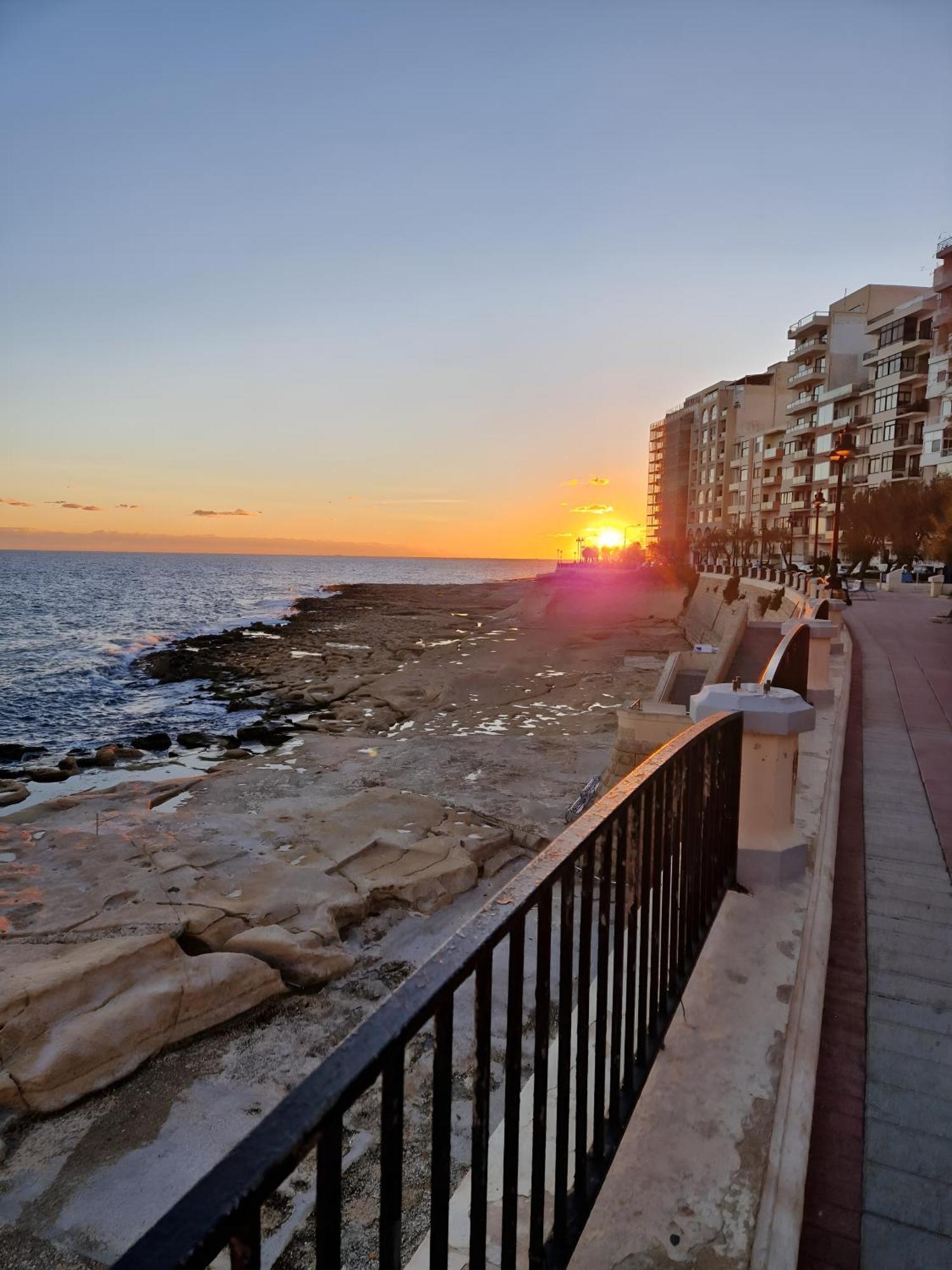 Sliema Cosy Penthouse With Bbq Exterior foto